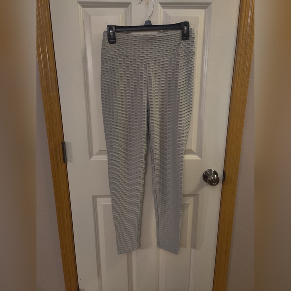 Pants - Textured Leggings Size M